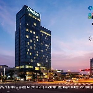 Orakai Songdo Park Hotel